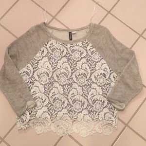 Crop sweat top with lace.